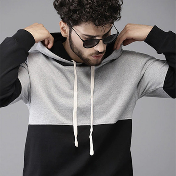https://dailysales.in/products/men-black-grey-colourblocked-hooded-sweatshirt