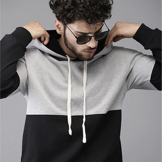 https://dailysales.in/vi/products/men-black-grey-colourblocked-hooded-sweatshirt