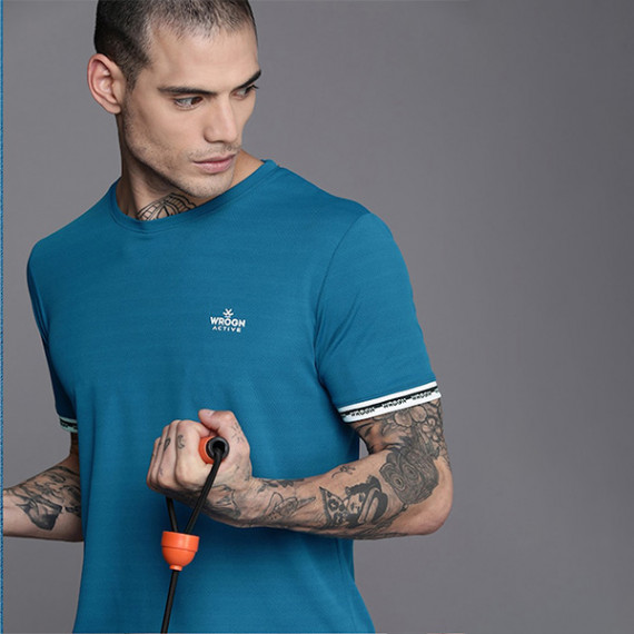 https://dailysales.in/products/men-teal-blue-brand-logo-printed-casual-t-shirt