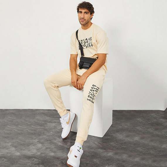 https://dailysales.in/products/men-cream-colored-solid-slim-fit-cotton-joggers