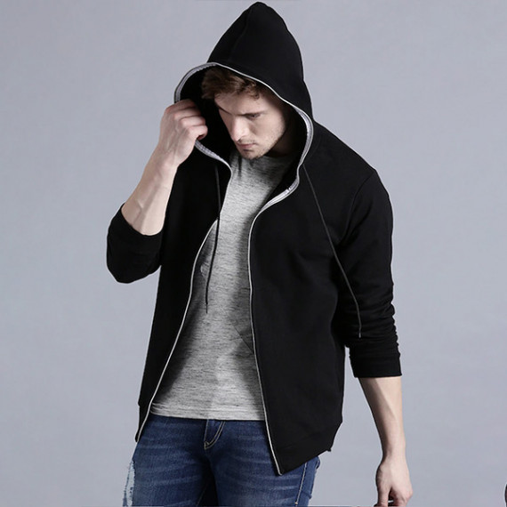 https://dailysales.in/products/men-black-solid-hooded-sweatshirt