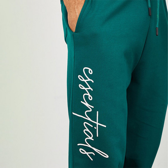 https://dailysales.in/products/men-green-solid-relaxed-fit-cotton-joggers