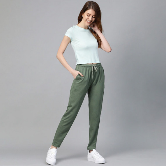 https://dailysales.in/vi/products/women-black-solid-side-stripes-cropped-track-pants