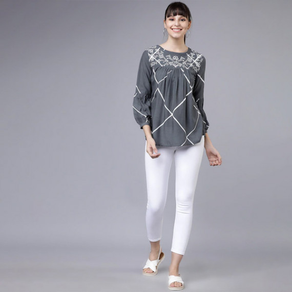 https://dailysales.in/vi/products/women-grey-and-white-printed-a-line-top