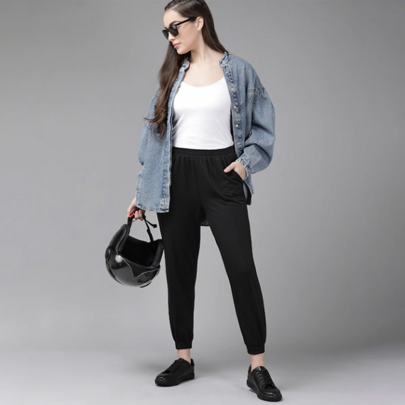 https://dailysales.in/vi/products/women-black-solid-straight-fit-cropped-joggers