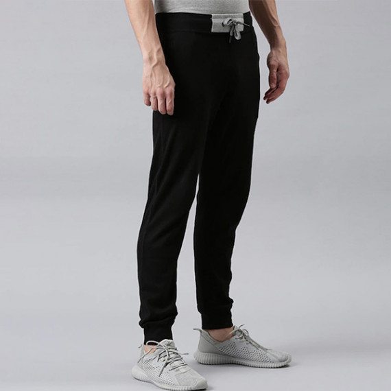 https://dailysales.in/products/men-black-solid-organic-cotton-track-pants