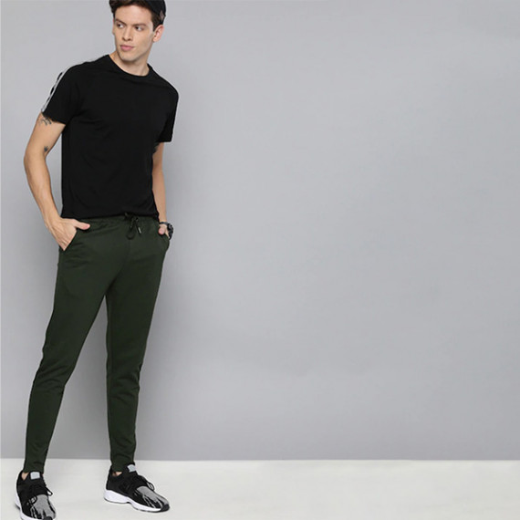 https://dailysales.in/products/men-olive-green-straight-fit-solid-track-pants