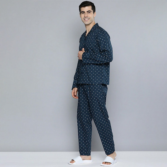 https://dailysales.in/vi/products/men-navy-blue-white-printed-pure-cotton-night-suit