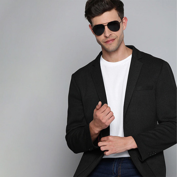 https://dailysales.in/products/men-black-textured-regular-fit-single-breasted-blazer