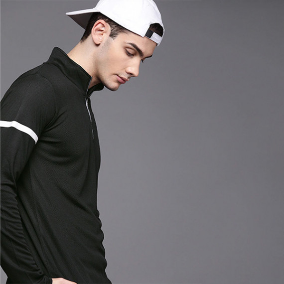 https://dailysales.in/vi/products/men-black-self-design-mock-collar-t-shirt