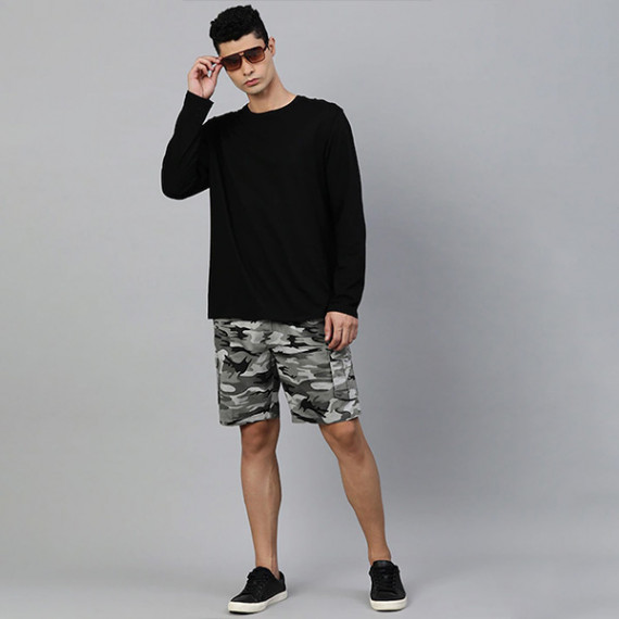 https://dailysales.in/products/men-charcoal-grey-camouflage-printed-pure-cotton-cargo-shorts