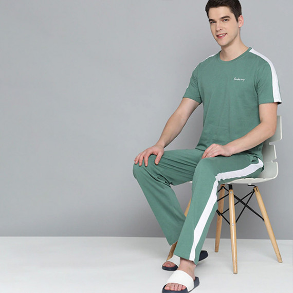 https://dailysales.in/products/men-green-white-side-stripes-pure-cotton-pyjama-set