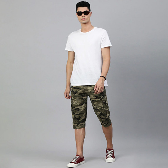 https://dailysales.in/products/men-olive-green-beige-camouflage-printed-pure-cotton-34th-cargo-shorts