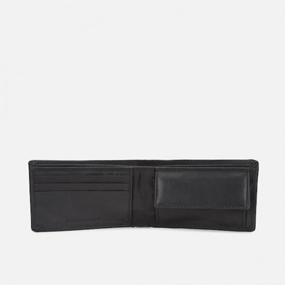 https://dailysales.in/products/men-textured-two-fold-leather-wallet