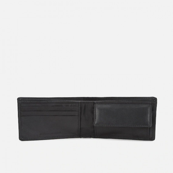 https://dailysales.in/vi/products/men-textured-two-fold-leather-wallet